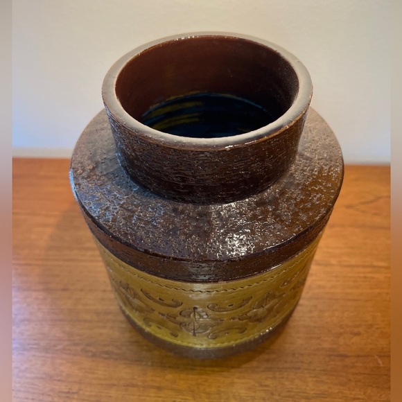 Bitossi (Italy) 'Carta Florentina' in Mustard Yellow, 8.5" Vase - Picture 5 of 8